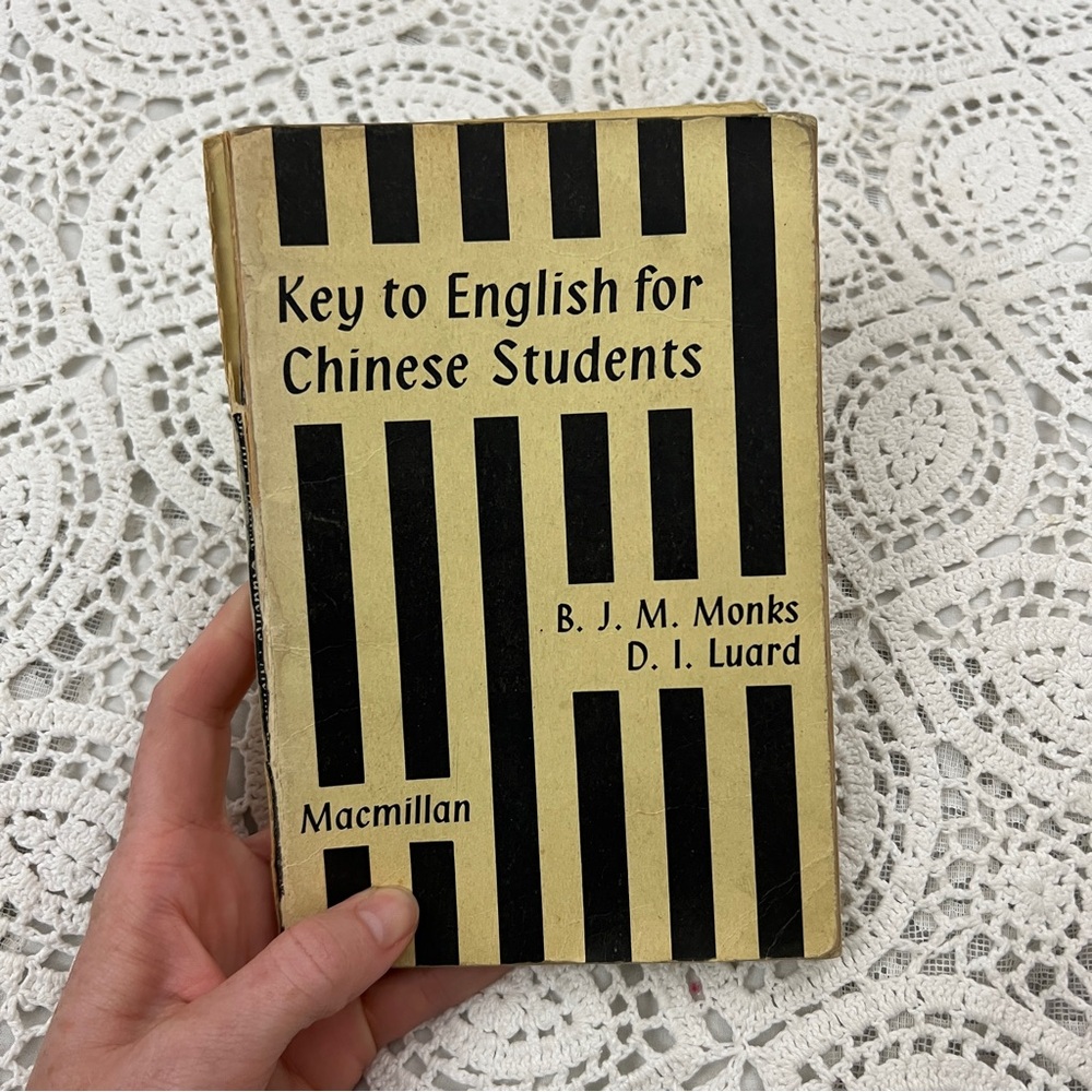 Lil vintage English guidebook
